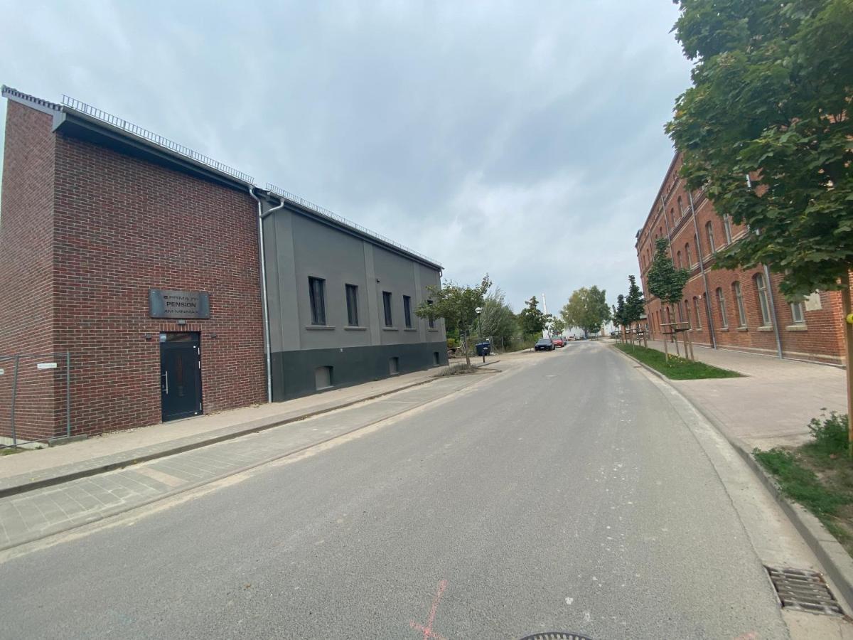 Prima Inn Unterkunft Direkt Ueber Der "Bar Am Minimax" Neuruppin Buitenkant foto